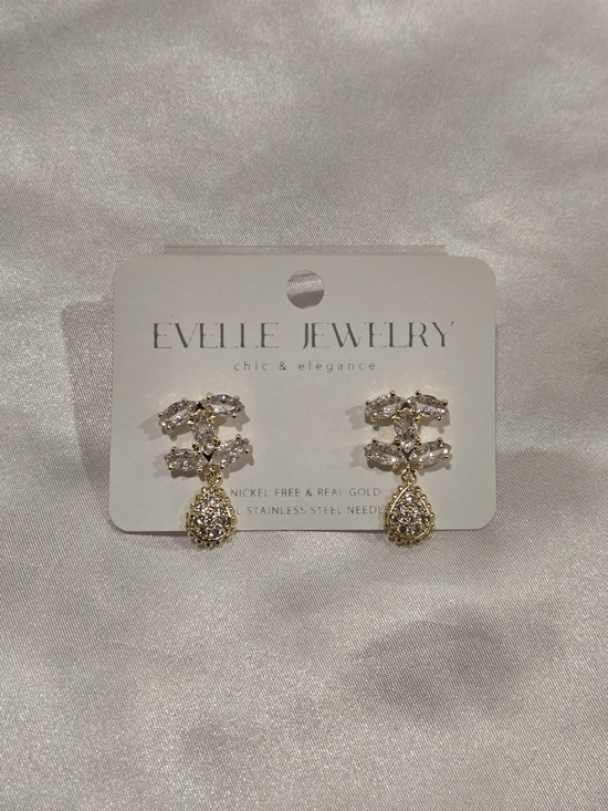 Evelle Jewelry Jewelry - Evelle Jewelry Gold Crystal Drop Earrings NWOT